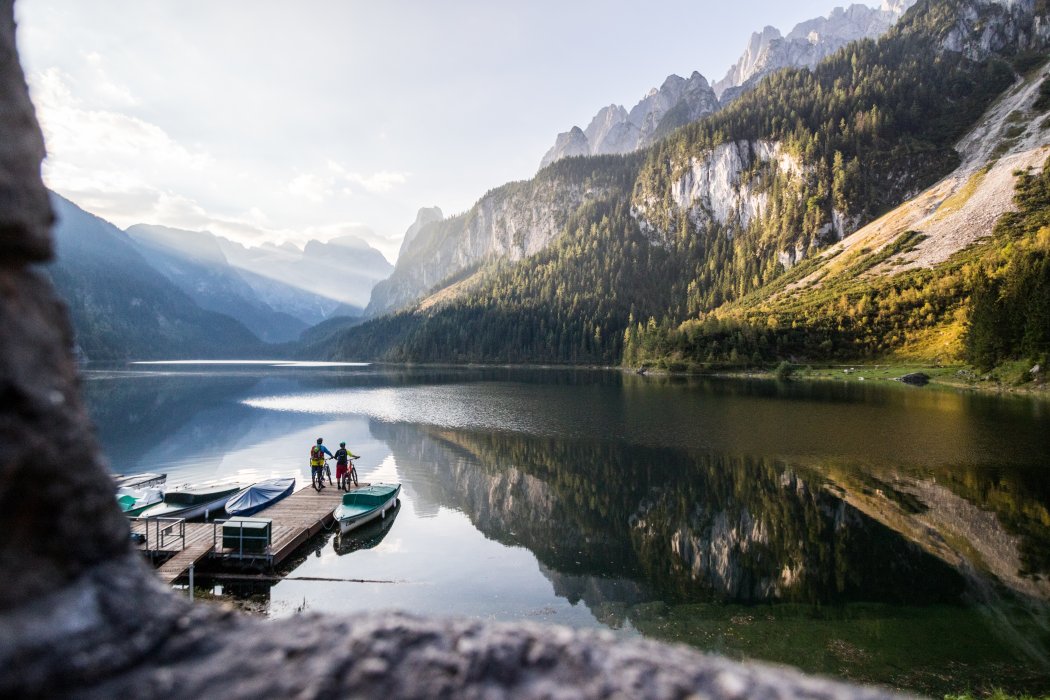 ©MTBGosauseeSalzkammergutPaarSteg_OberoesterreichTourismusMoritzAblinger